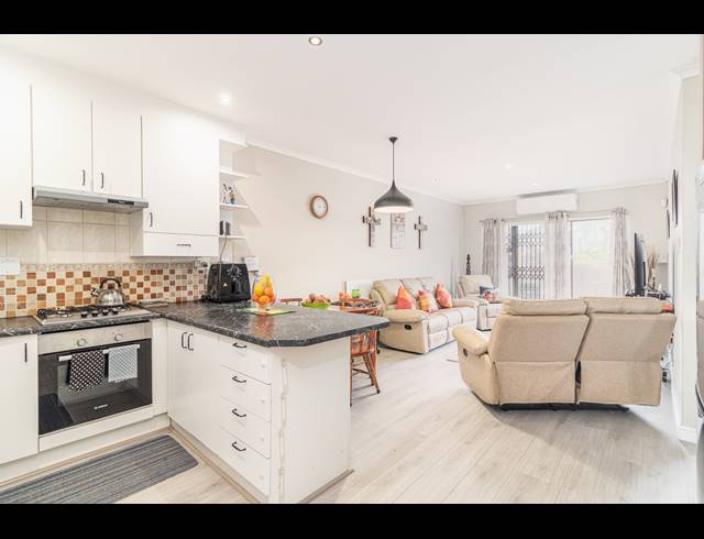 2 BEDROOM TOWNHOUSE RENTED IN SONSTRAAL HEIGHTS